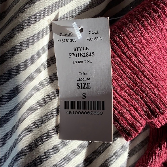 red turtle neck! - Picture 3 of 4